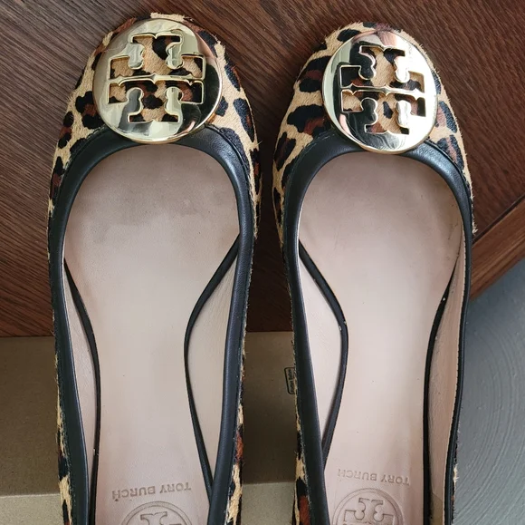 Tory Burch SZ 7.5 Animal Print REAL Bovine Hair Flats Gold Tory Emblem & Dustbag - Picture 3 of 15